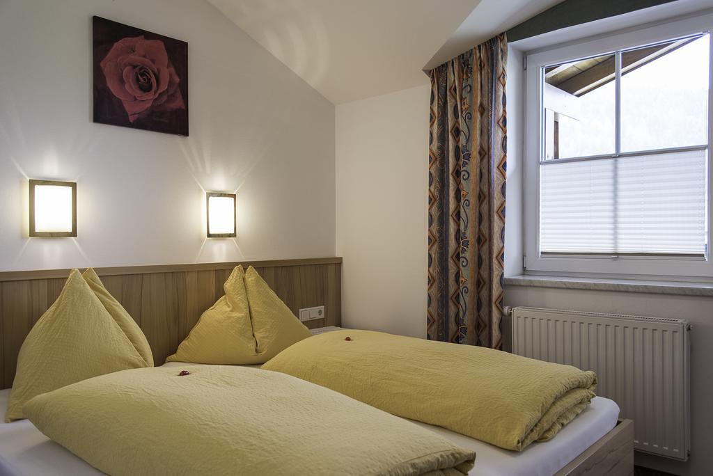 Gasthof Brentwirt Guest House Leogang Rom bilde